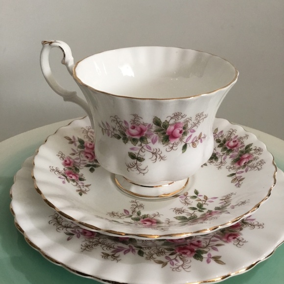 Vintage Royal Albert Lavender Rose trio, teacup, saucer, cake plate - Picture 5 of 13